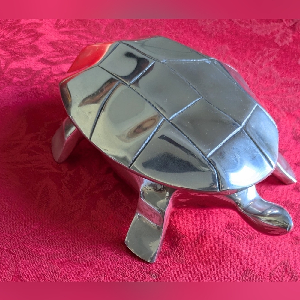 Pottery Barn Silver Tortoise Trinket Box is in excellent condition. Lidded box